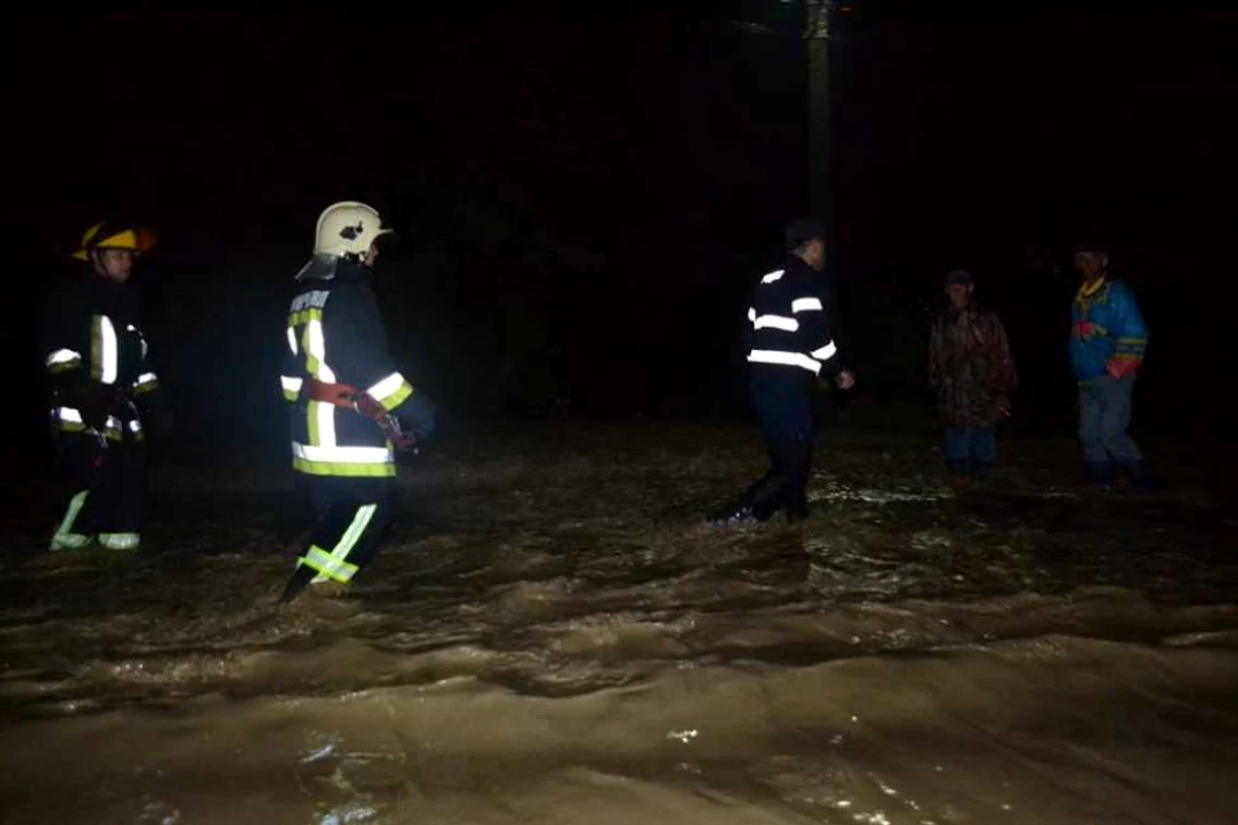 Inundaţiile au făcut prăpăd în mai multe localităţi din Suceava. FOTO ISU Suceava