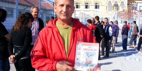   Deţinutul este bucuros că va învăţa să citească 