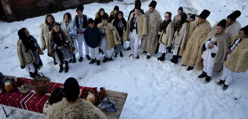 Colindeţii - obiceiuri şi tradiţii la Vaideeni - Vâlcea Foto Asociaţia Culturala Mostenitorii 