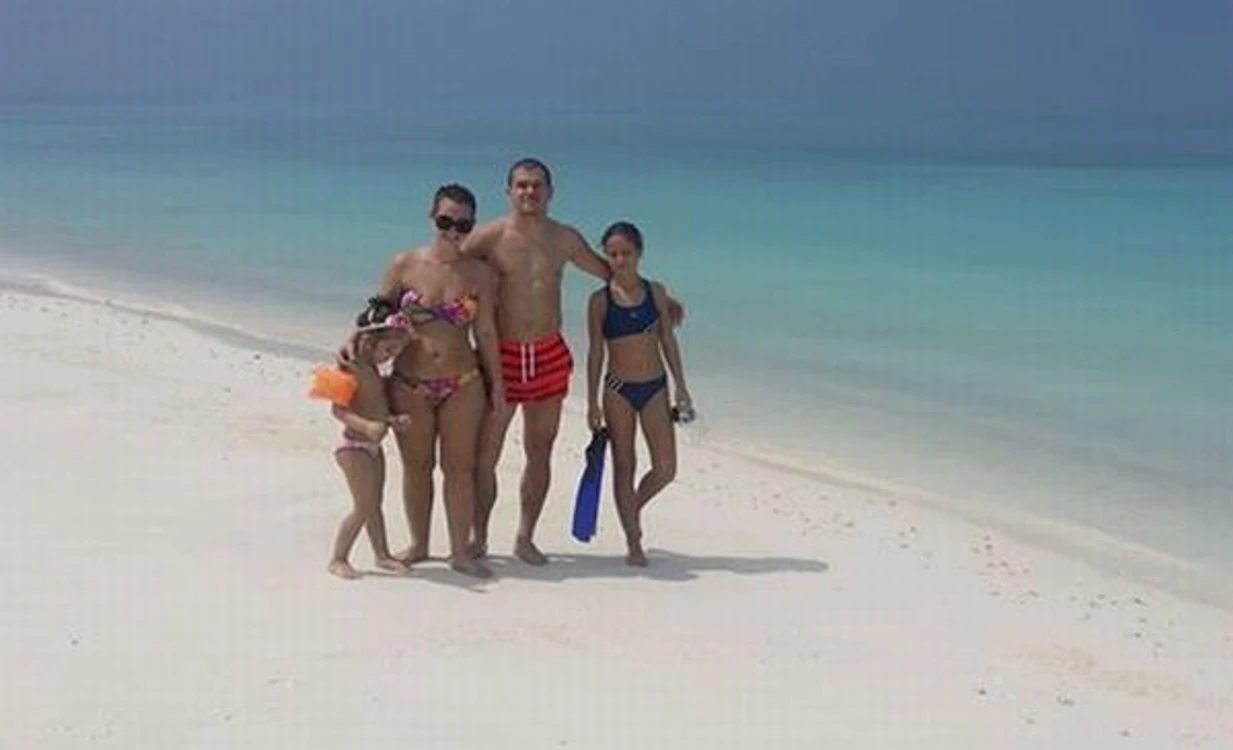 
    Bourceanu şi familia au făcut şi scufundăriFoto: facebook  