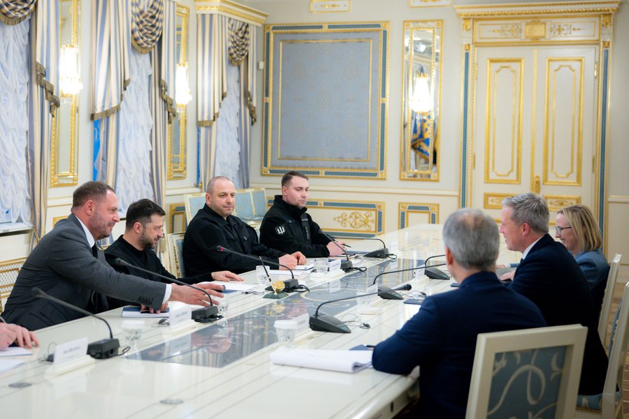 Secretarul armatei SUA poartă discuții de pace cu delegația rusă la Abu Dhabi