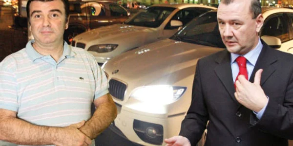 Cătălin Chelu (stânga) ar fi încercat să-i dea mită lui Dan Fătuloiu şi două limizine de lux