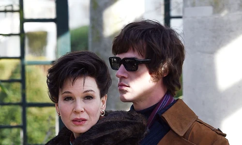 *EXCLUSIVE* **WEB MUST CALL FOR PRICING** Renee Zellweger and Finn Wittrock seen filming in London jpeg