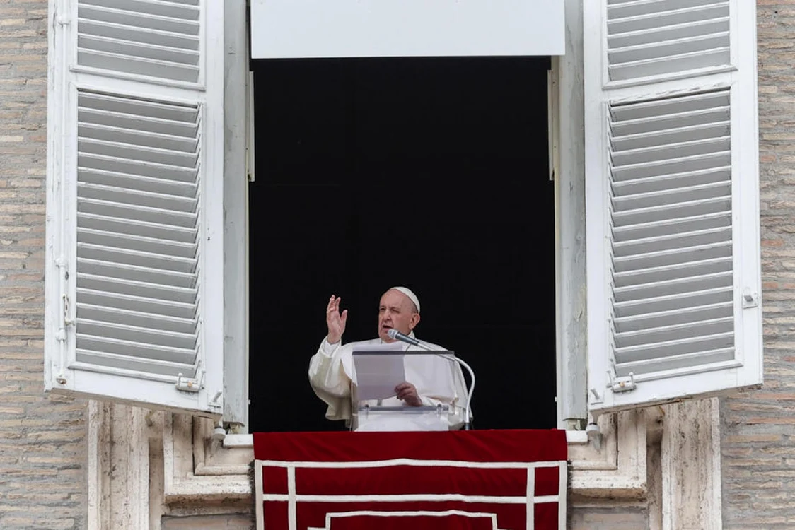Papa Francisc conducand rugaciunea Ingerul Domnului FOTO EPA-EFE