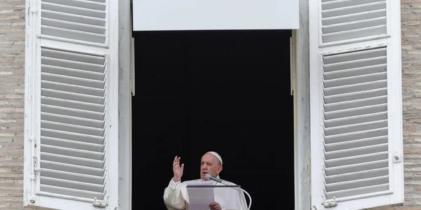 Papa Francisc conducand rugaciunea Ingerul Domnului FOTO EPA-EFE