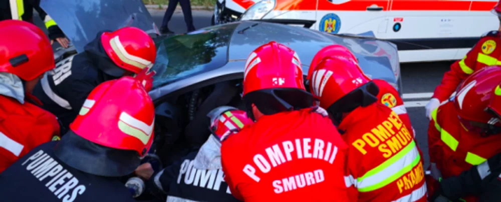 Accident grav pe Autostrada București - Pitești. Două dintre cele opt persoane implicate sunt încarcerate. A fost activat Planul Roșu de Intervenție