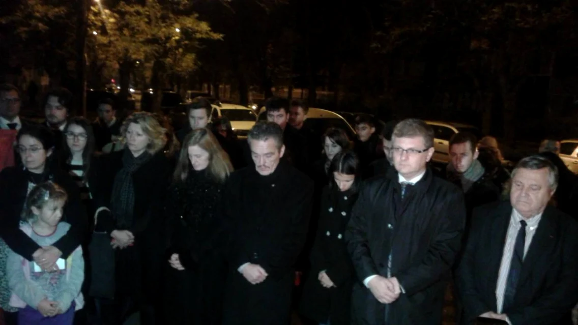 Moment de reculege pentru victimele de la Paris FOTO Ştefan Both
