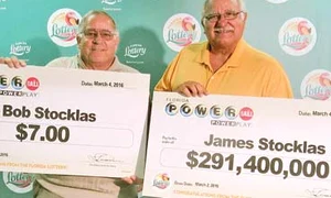 24 pe glob foto1 6col 170 ei doi bilet jpeg