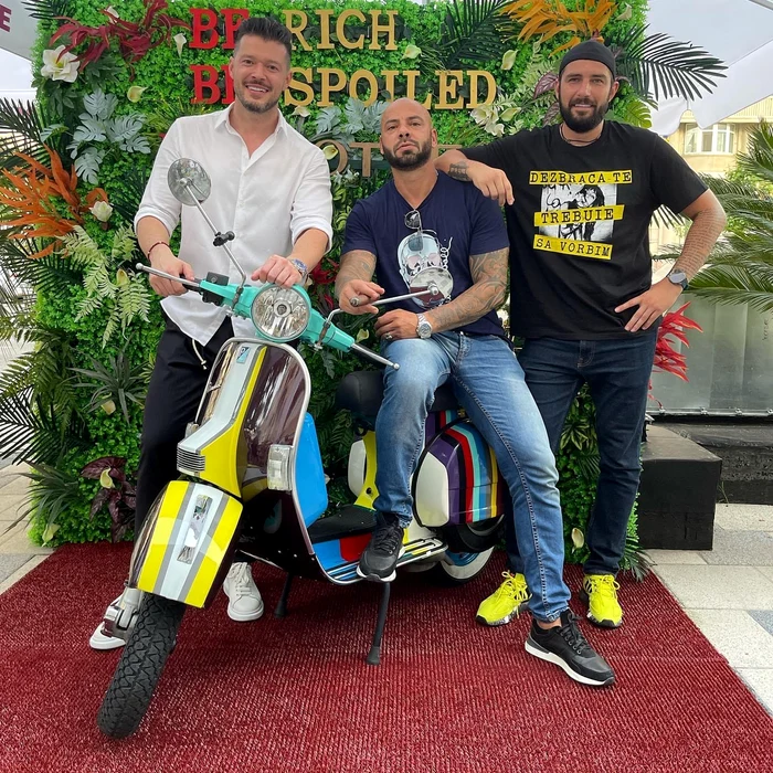 Asfaltul s-a lăsat spre dreapta și lângă canalizare s-a format un dâmb