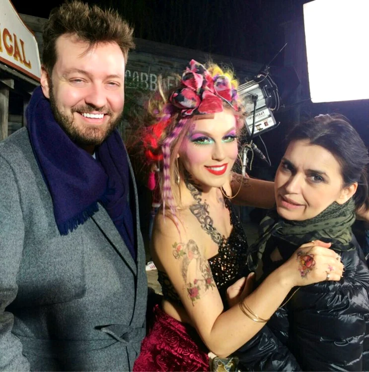 Corina, tatuaje noi pentru piesa estivală