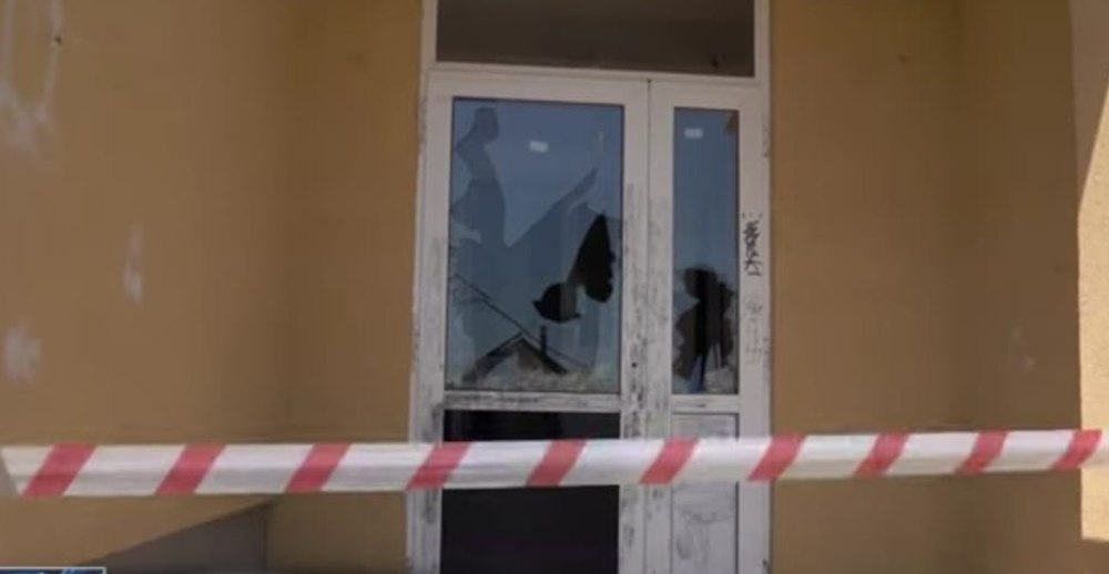 Caz incredibil la Botoșani. Peste 60 de apartamente, vandalizate de niște tineri