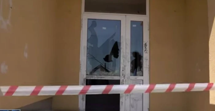 Apartamente vandalizate la Botoșani FOTO: Captură Video