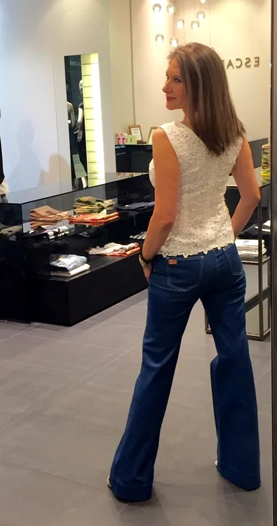 Creatoarea de moda se poate îmbrăca în jeanşi fără probleme