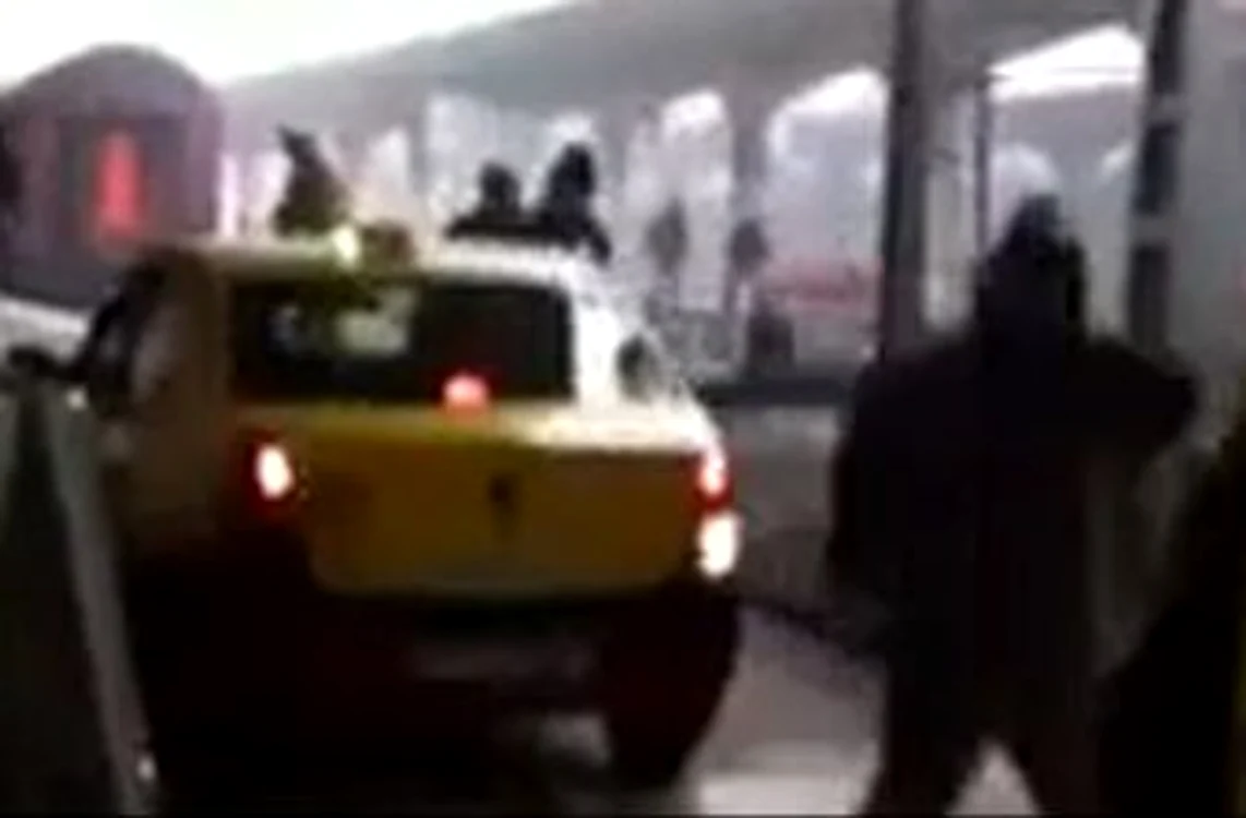 
    Taxi  