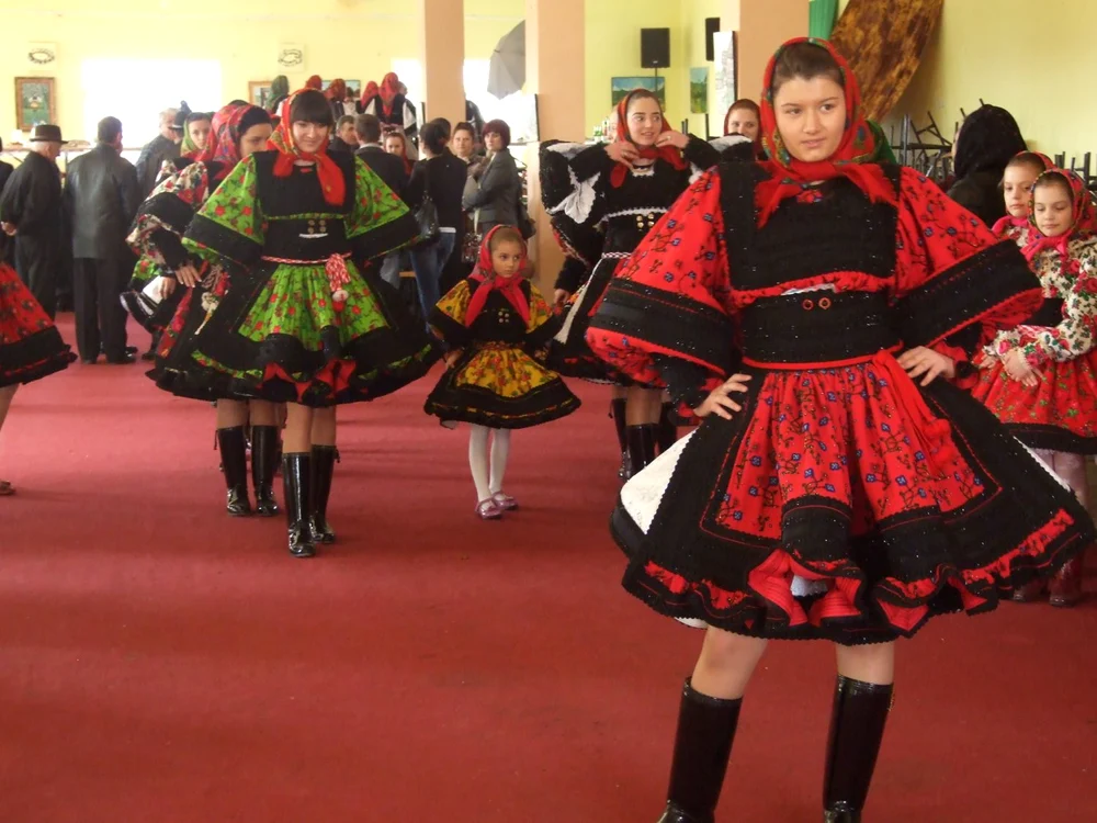 Osencuţele au defilati ieri în haine nou-nouţe