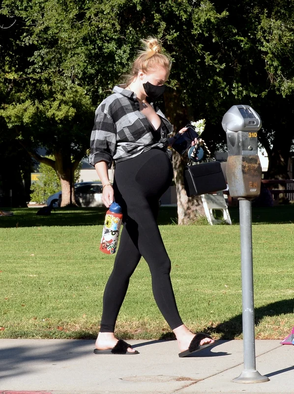 4 sophie turner a nascut 4 jpg jpeg