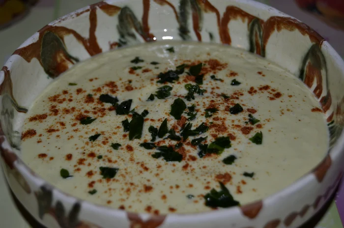 Supă cremă de avocado