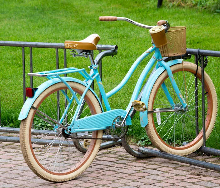 Cu bicicleta, minuscule zboruri jpeg
