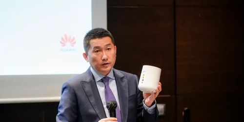 Jeffrey Zhou preşedinte Huawei optic MWC 2022mgigabit fiber-to-the room FTTR FOTO Huawei