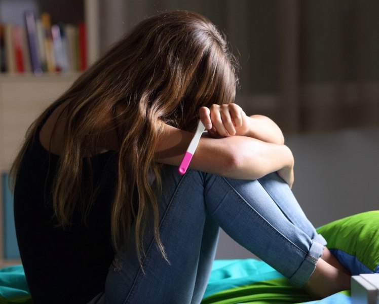 Șocant: O fată  din Iași care a născut la 14 ani a cerut să i se pună sterilet. Refuză să mai treacă printr-o experiență atât de traumatizantă