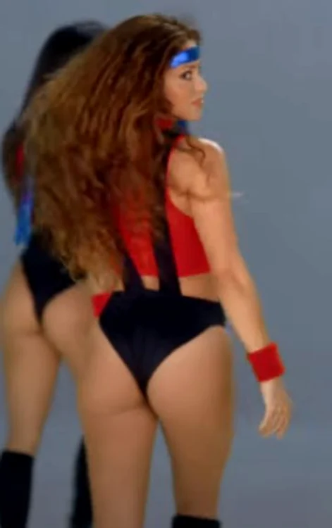 Artista a făcut furori în noul videoclip Black Eyed Peas