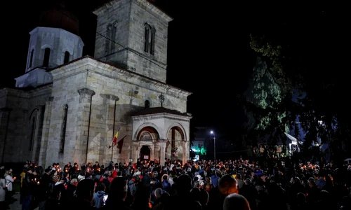 Slujba de Paste Inviere la biserica Adormirea Maicii Domnului din Targul Ocna Bacau 24 aprilie 2022 FOTO Inquam Photos / Alexandru Busca