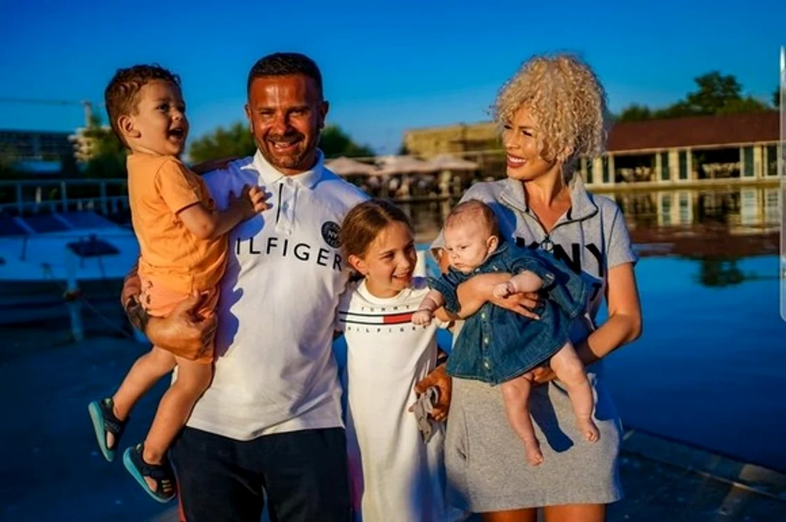 
    Gabriel Toncean și soția lui, în vacanțăfoto: Facebook  