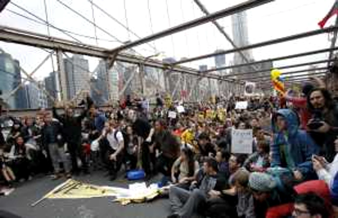Sâmbătă au fost arestaţi 700 de protestatari din cadrul Mişcării "Ocupaţi Wall Street"