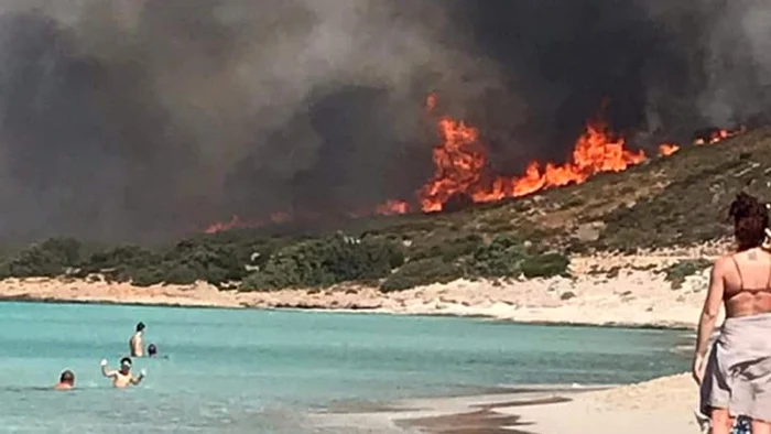 În Grecia, pompierii s-au luptat cu aproximativ 50 de incendii de vegetaţie, iar situaţia s-ar putea agrava