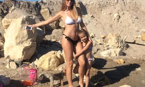 Andreea Bănică se aflăm în vacanţă pe litoral jpeg