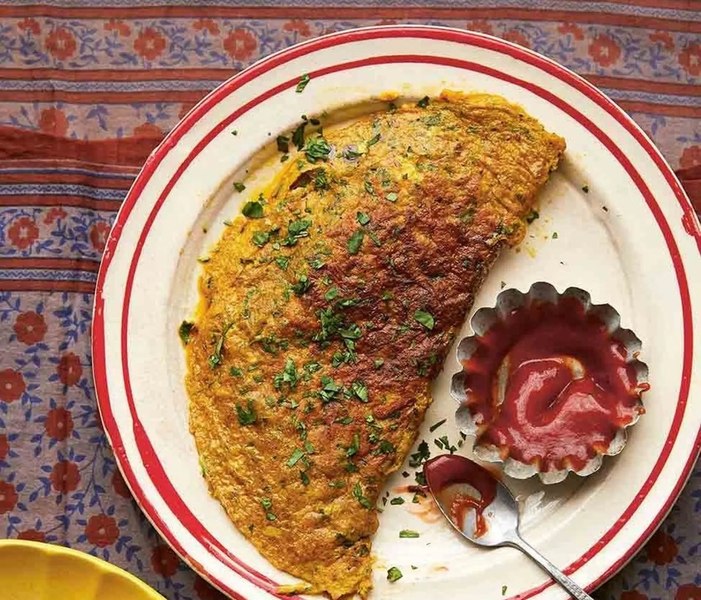 Cum prepari omleta perfectă, în doar trei pași. Jamie Oliver dezvăluie că se mănâncă fierbinte, cu ketchup și pâine prăjită
