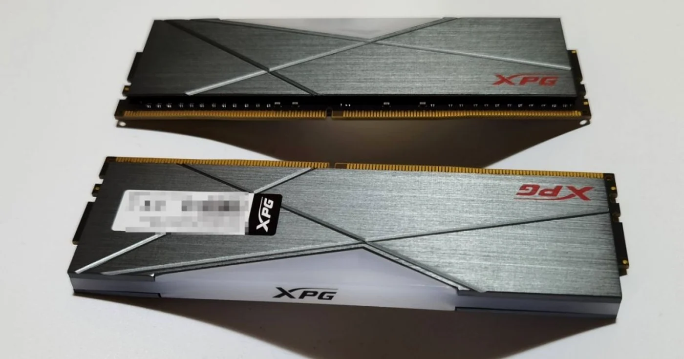 Memorie RAM XPG Spectrix D50 DDR4 RGB 32GB FOTO Adrian Pogîngeanu