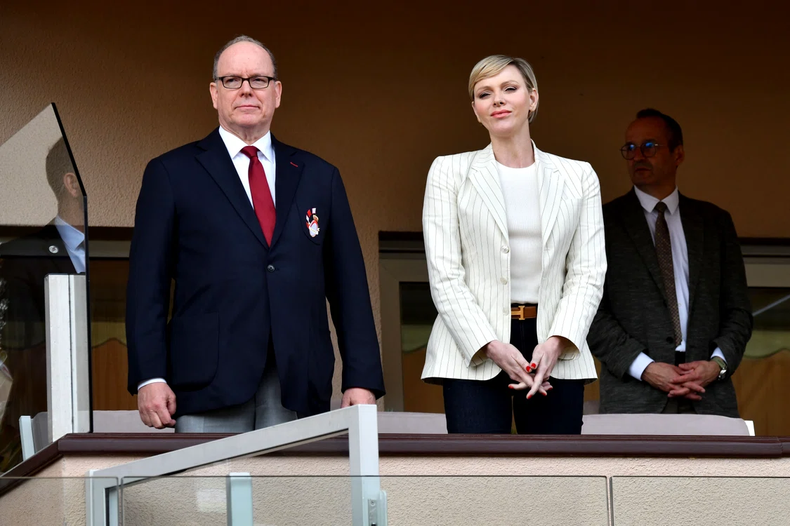 Prințul Albert de Monaco și Prințesa Charlene de Monaco la campionatul de rugby GettyImages 2147962354 jpg