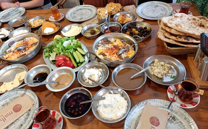 Micul dejun Kahvaltı cuprinde 30 de preparate, acum și în Topul TasteAtlas pe locul 1 Daciana Stoica