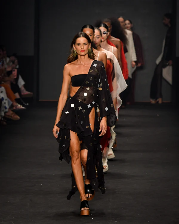 Alessandra Ambrosio GettyImages 1783894531 jpg