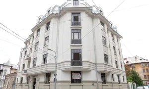 Blocul recent consolidat în care a locuit Radu Beligan se află pe strada Spătarului  jpeg