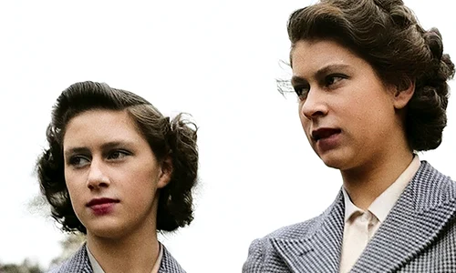 Regina Elisabeta a II-a și sora ei, Margaret (sursa foto OkMagazine)