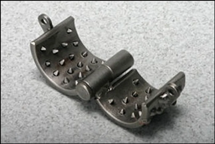 Inel cu ţepi pentru penis: Una dintre cele mai ciudate jucării sexuale folosite de bărbaţi