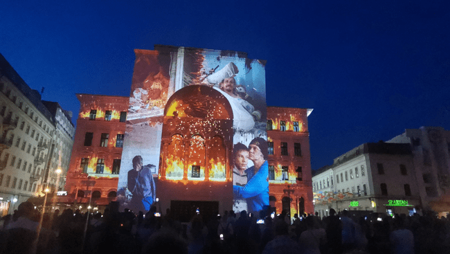 Proiecție spectaculoasă pe fața Operei din Timișoara, de Ziua Independenței Ucrainei VIDEO  