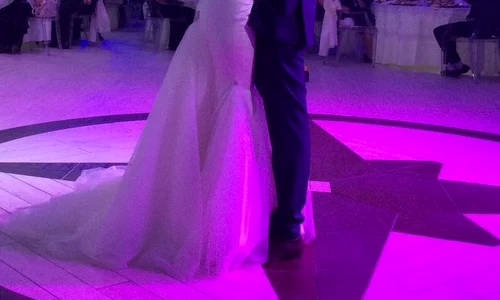 Mirii deschis seara de dans cu un vals jpeg