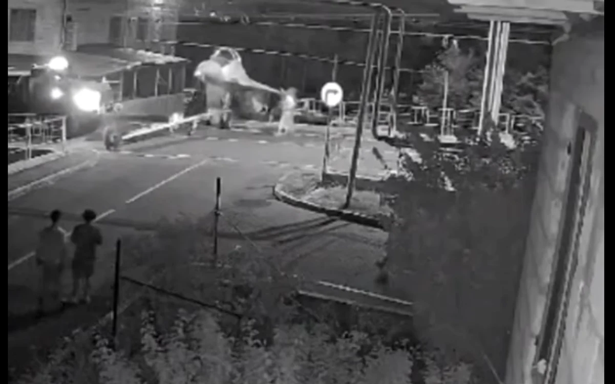 Momentul avarierii avionului rusesc. FOTO captură video Ukraine Breaking News