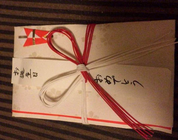 
    Tânărul a avut o surpriză când a deschis pliculFoto: Twitter  