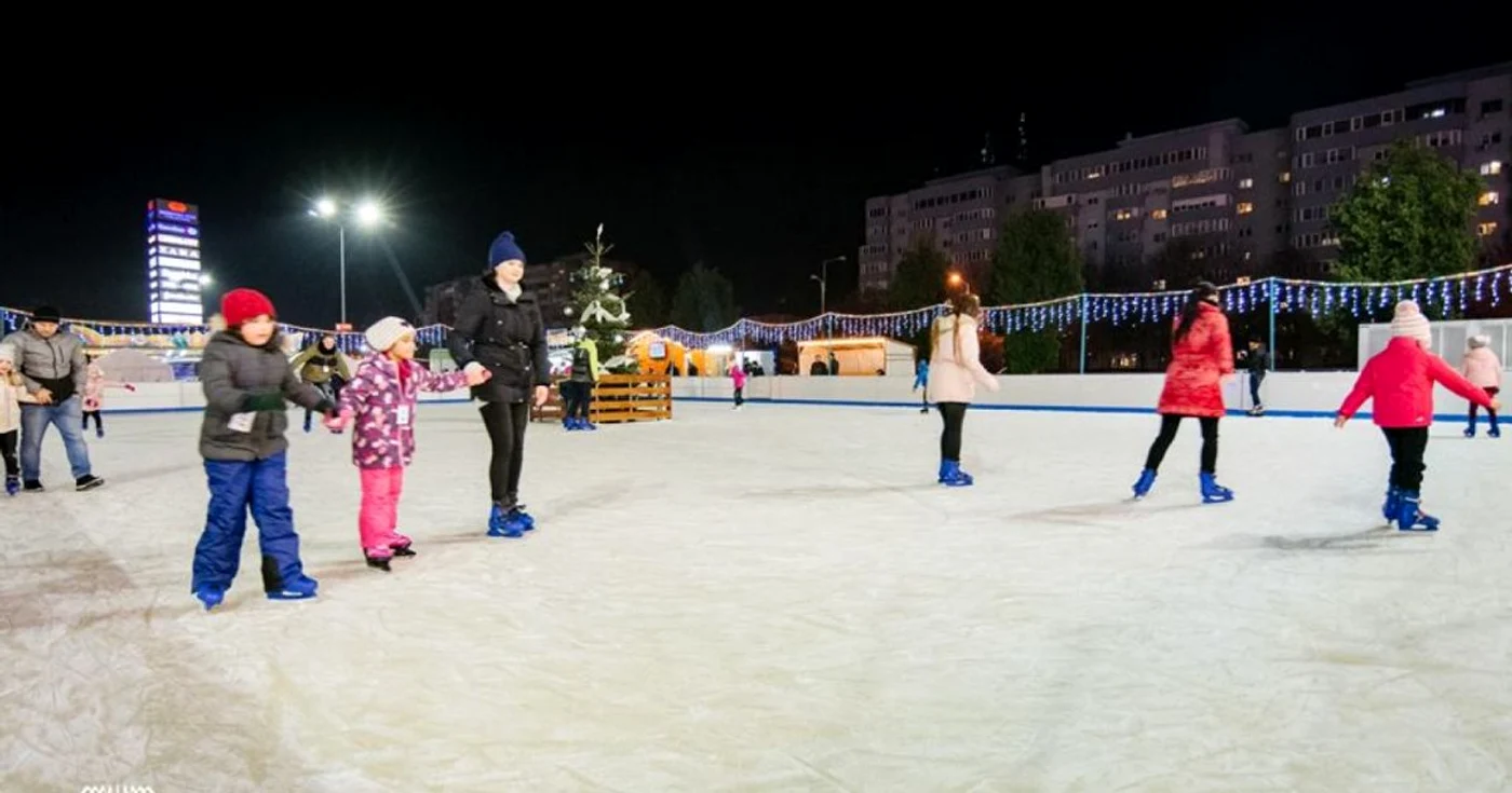 O femeie a cerut despăgubiri după ce s-a ciocnit de un bărbat pe patinoar FOTO: Arhivă