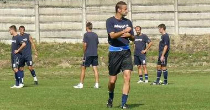 Târgu-Jiu: Trei jucători veniţi la probe au fost trimişi acasă