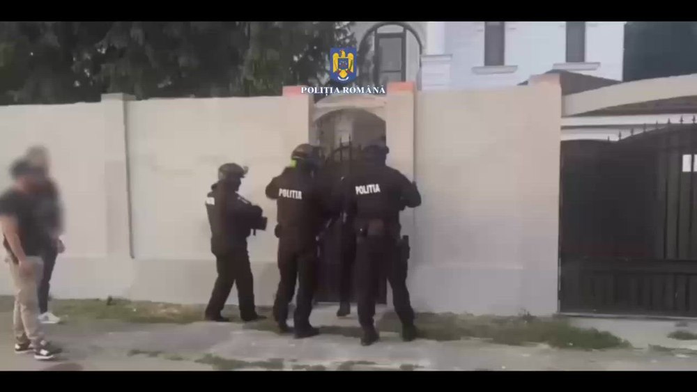 Percheziții într-un dosar penal de șantaj, după ce un bărbat ar fi obligat o persoană să îi dea mii de euro