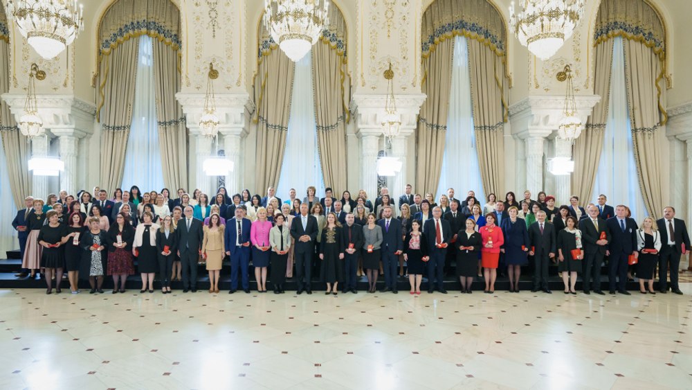 Președintele Iohannis a premiat un liceu pentru „merite excepționale”, care a avut doar doi elevi la BAC 