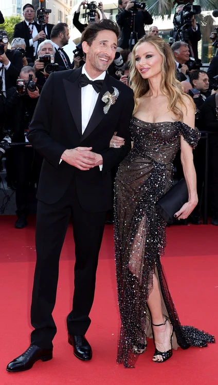 Georgina Chapman și Adrien Brody, pe covorul roșu de la Cannes 2023