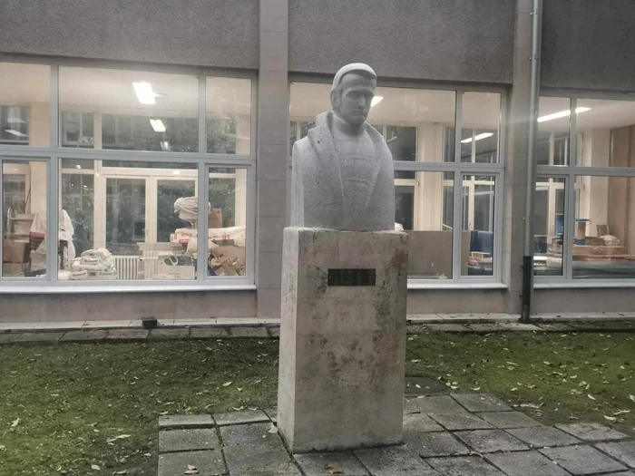 Bustul lui Bolyai de la UVT FOTO Ștefan Both