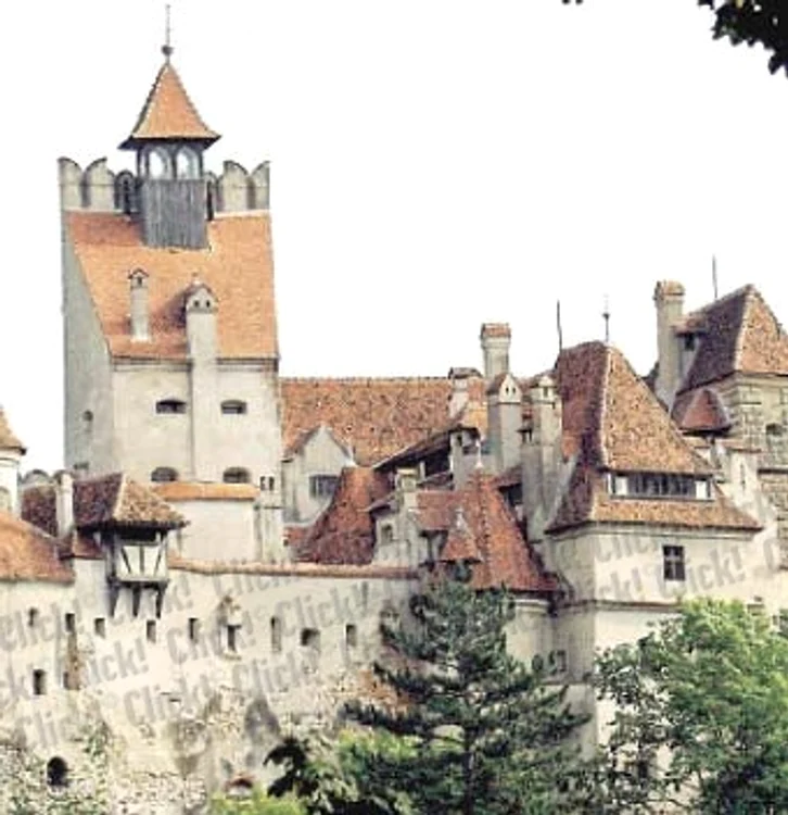 
    Castelul Bran a fost construit în 1212, la 30 km de Braşov  