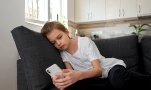 child with social media addiction jpg